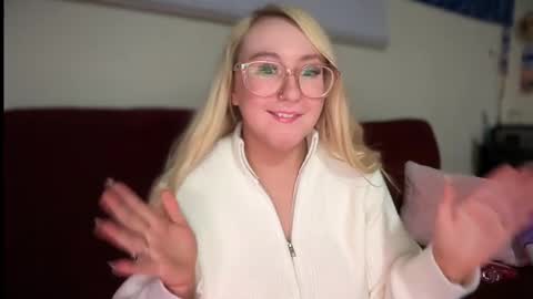 vanillapuddingpie online show from March 10, 12:40 am