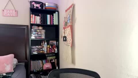 vanillapuddingpie online show from September 9, 4:50 pm