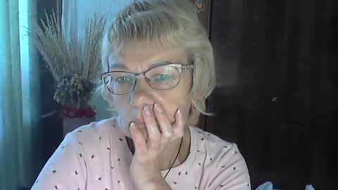Snapshot of vanillaxcreamy chatting on September 28, 9:47 am Vanillaxcreamy online show from September 28, 9:47 am
