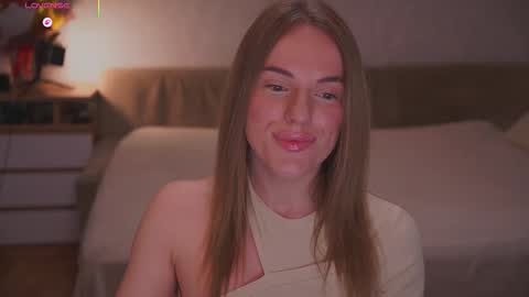 Snapshot of vanille_mystery chatting on December 2, 10:05 pm Sophie online show from December 2, 10:05 pm