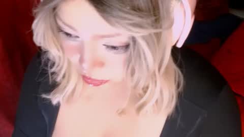 Snapshot of vanne_amet chatting on October 27, 1:37 pm free follow me online show from October 27, 1:37 pm