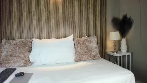 V A N N E S A   online show from October 31, 11:44 am