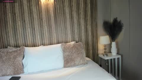 V A N N E S A   online show from November 5, 11:32 am