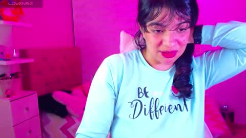 Snapshot of vannessa_shy chatting on December 6, 2:13 am Vanesa online show from December 6, 2:13 am