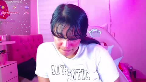 Snapshot of vannessa_shy chatting on December 11, 9:23 pm Vanesa online show from December 11, 9:23 pm