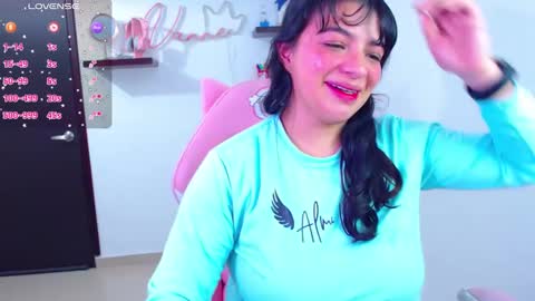Snapshot of vannessa_shy chatting on February 10, 9:25 pm Vanesa online show from February 10, 9:25 pm
