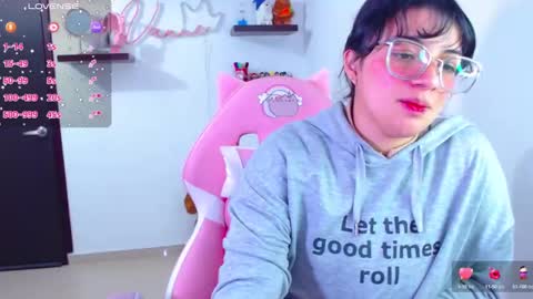 Snapshot of vannessa_shy chatting on February 22, 4:40 pm Vanesa online show from February 22, 4:40 pm