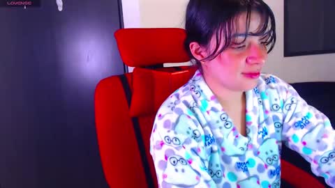 Snapshot of vannessa_shy chatting on October 13, 10:54 pm Vanesa online show from October 13, 10:54 pm