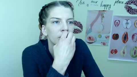 Snapshot of vanrey_ chatting on March 7, 8:23 am Vanessa online show from March 7, 8:23 am