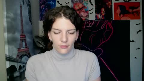 Snapshot of vanrey_ chatting on October 7, 6:10 am Vanessa online show from October 7, 6:10 am