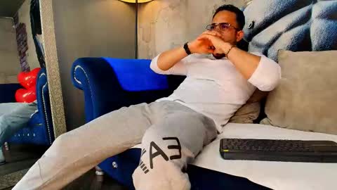 Vans Ross online show from February 14, 7:32 pm