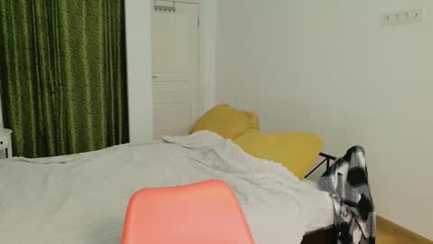 Snapshot of vaolietkat chatting on October 23, 6:34 am vaolietkat online show from October 23, 6:34 am