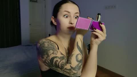 Snapshot of vaolietkat chatting on November 25, 6:46 am vaolietkat online show from November 25, 6:46 am