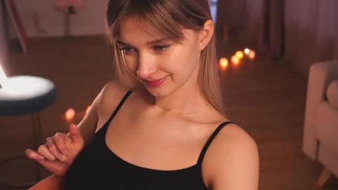 Snapshot of variety_moments chatting on December 14, 4:01 am Heeeeey Im Hanna the art of tease online show from December 14, 4:01 am