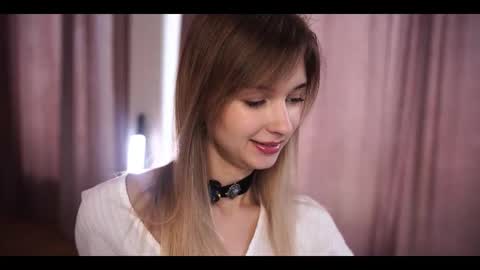 Snapshot of variety_moments chatting on October 19, 2:45 am Heeeeey Im Hanna the art of tease online show from October 19, 2:45 am