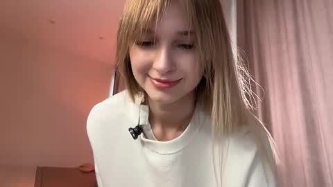 Snapshot of variety_moments chatting on November 9, 4:33 am Heeeeey Im Hanna the art of tease online show from November 9, 4:33 am