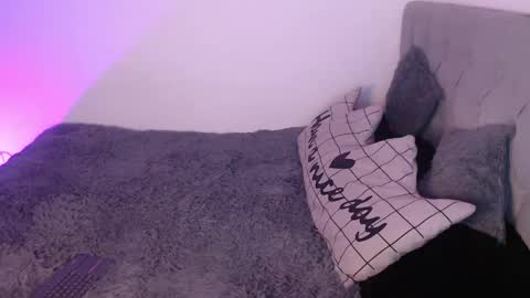 Snapshot of vayolett_bass chatting on December 20, 5:40 pm Vayolett Bass online show from December 20, 5:40 pm