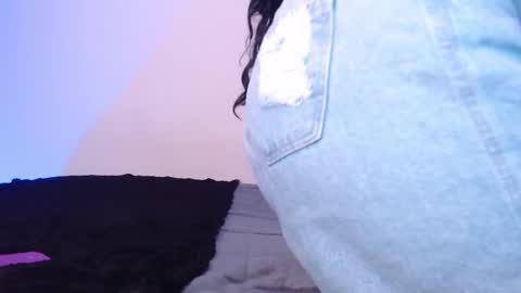 Snapshot of vayolett_bass chatting on January 31, 8:43 pm Vayolett Bass online show from January 31, 8:43 pm