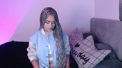 Snapshot of vayolett_bass chatting on February 21, 5:46 am Vayolett Bass online show from February 21, 5:46 am