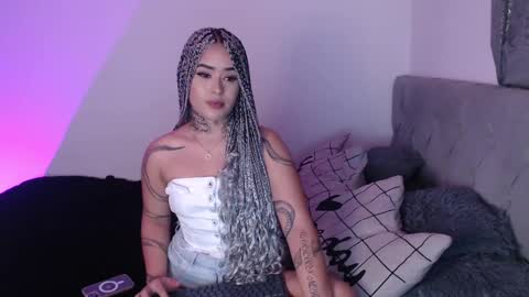 Snapshot of vayolett_bass chatting on February 21, 10:59 pm Vayolett Bass online show from February 21, 10:59 pm