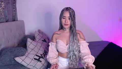 Snapshot of vayolett_bass chatting on February 24, 1:13 am Vayolett Bass online show from February 24, 1:13 am