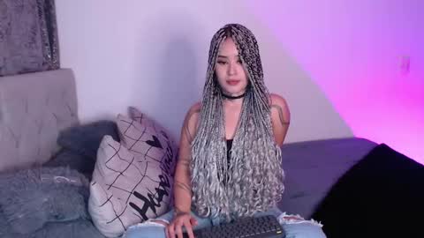 Snapshot of vayolett_bass chatting on February 24, 11:19 pm Vayolett Bass online show from February 24, 11:19 pm