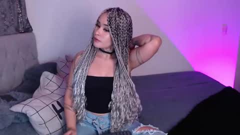 Snapshot of vayolett_bass chatting on February 25, 2:25 am Vayolett Bass online show from February 25, 2:25 am