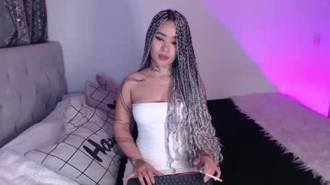 Snapshot of vayolett_bass chatting on March 6, 4:08 am Vayolett Bass online show from March 6, 4:08 am