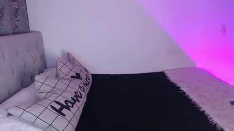 Snapshot of vayolett_bass chatting on March 6, 7:14 am Vayolett Bass online show from March 6, 7:14 am