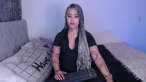 Snapshot of vayolett_bass chatting on March 8, 4:56 am Vayolett Bass online show from March 8, 4:56 am