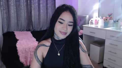 Snapshot of vayolett_bass chatting on October 21, 10:21 pm Vayolett Bass online show from October 21, 10:21 pm