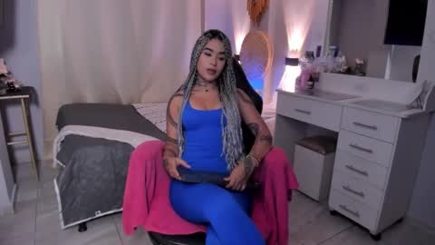 Snapshot of vayolett_bass chatting on December 20, 5:36 am Vayolett Bass online show from December 20, 5:36 am