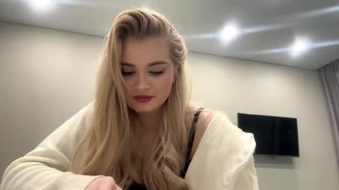 Monika online show from February 14, 2:36 pm