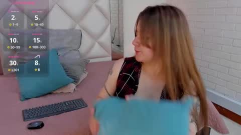Snapshot of veesimons_dh chatting on December 9, 8:12 pm Vee Simons online show from December 9, 8:12 pm