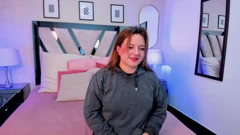 Snapshot of veesimons_dh chatting on January 4, 1:42 pm Vee Simons online show from January 4, 1:42 pm