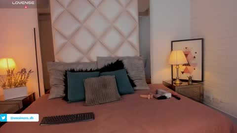Snapshot of veesimons_dh chatting on January 5, 7:49 pm Vee Simons online show from January 5, 7:49 pm