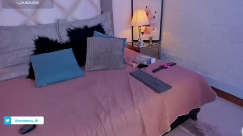 Snapshot of veesimons_dh chatting on January 10, 10:15 pm Vee Simons online show from January 10, 10:15 pm