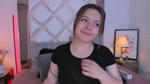Snapshot of veesimons_dh chatting on January 14, 8:59 pm Vee Simons online show from January 14, 8:59 pm