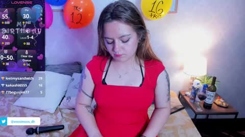 Snapshot of veesimons_dh chatting on March 11, 2:21 am Vee Simons online show from March 11, 2:21 am
