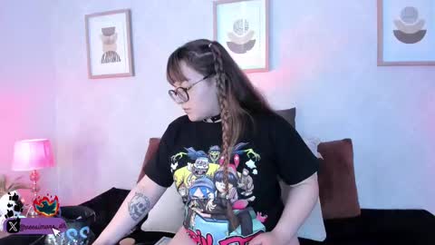 Snapshot of veesimons_dh chatting on September 18, 8:33 pm Vee Simons online show from September 18, 8:33 pm