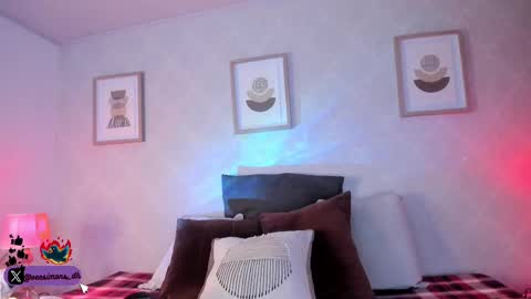 Snapshot of veesimons_dh chatting on September 22, 8:33 pm Vee Simons online show from September 22, 8:33 pm