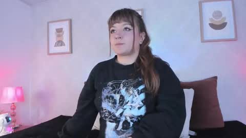 Snapshot of veesimons_dh chatting on September 29, 7:40 pm Vee Simons online show from September 29, 7:40 pm