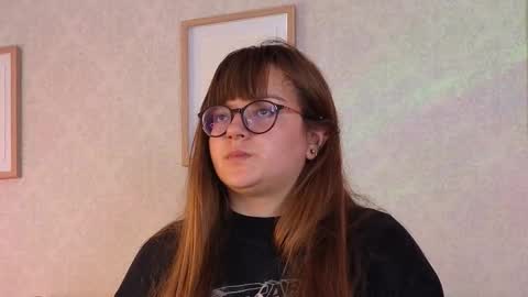 Snapshot of veesimons_dh chatting on October 13, 7:36 pm Vee Simons online show from October 13, 7:36 pm