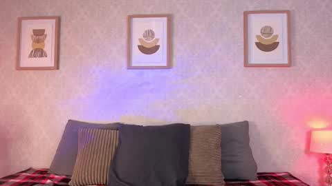 Snapshot of veesimons_dh chatting on October 17, 9:28 pm Vee Simons online show from October 17, 9:28 pm