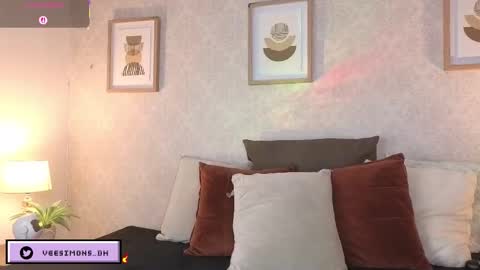 Vee Simons online show from January 6, 7:39 pm