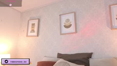 Vee Simons online show from January 15, 8:45 pm