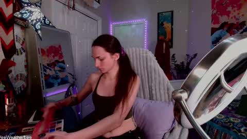 Snapshot of veeweatherbee chatting on September 16, 11:28 pm Violet Weatherbee online show from September 16, 11:28 pm