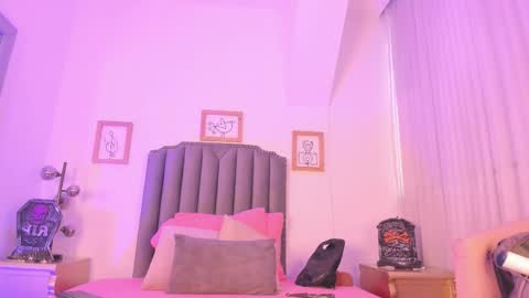 Snapshot of vega__16 chatting on October 31, 11:44 am online show from October 31, 11:44 am