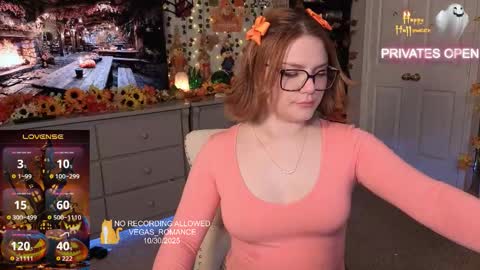 Snapshot of vegas_romance chatting on October 31, 12:33 am vegas_romance online show from October 31, 12:33 am