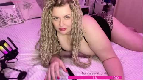 Snapshot of vellinka chatting on October 3, 8:28 pm vellinka online show from October 3, 8:28 pm